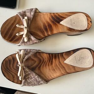 Fendi clogs. Sz 8.5z. Wooden sole.